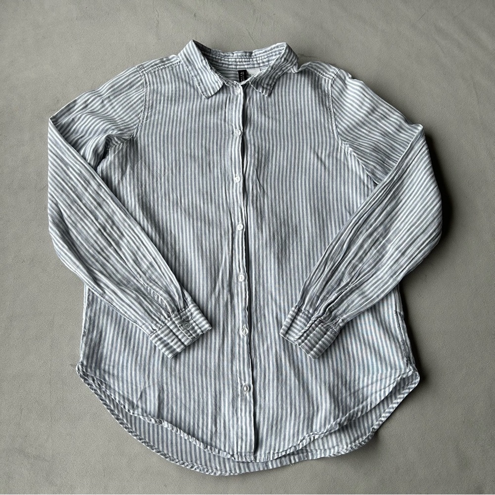 H & M Divided ~ Long Sleeve Button Up Striped Shirt ~ Women’s Size 0